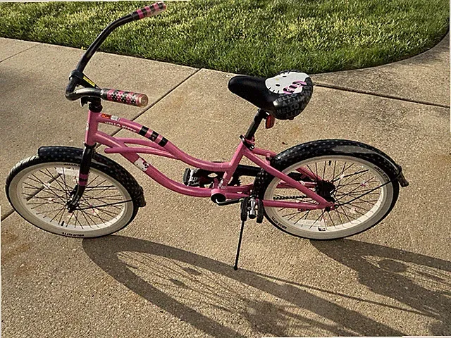 Beautiful Hello kitty 20” Bicycle W/ rare Hello Kitty Spoke Clips. Pre-Owned.