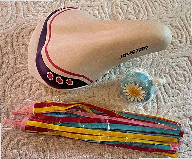 JOYSTAR lot GIRL'S BICYCLE BIKE SEAT/SADDLE with bell & streamers NEW