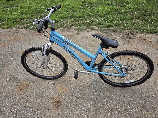 SCHWINN RANGER Girls BICYCLE 14.5” Frame 24" Light Blue. 27 Speed