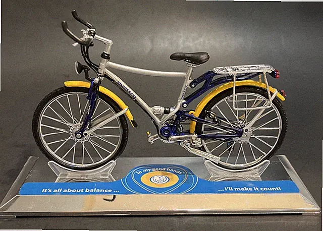Tour De Maisto Quattro Trekking Mountain Bike Diecast 1:12 #39158 w/ box